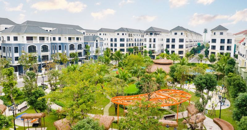 Không gian xanh mát bao quanh biệt thự San Hô