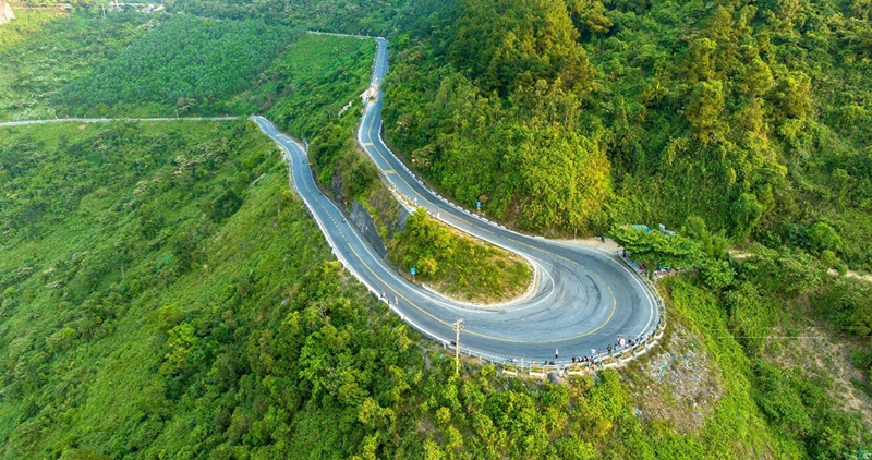 Đèo Hải Vân là một trong những cung đèo ngoạn mục nhất Việt Nam